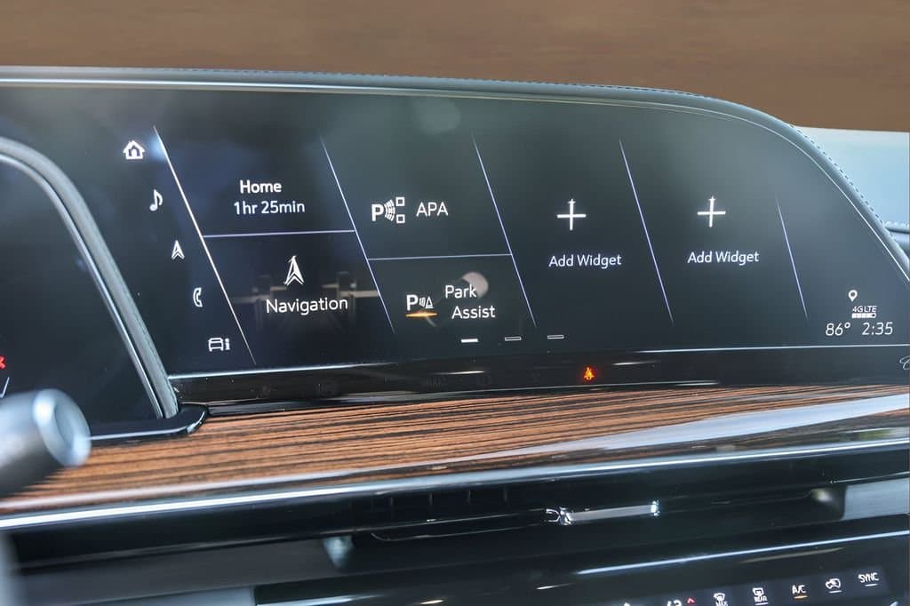 2023 Cadillac Escalade - Image 17