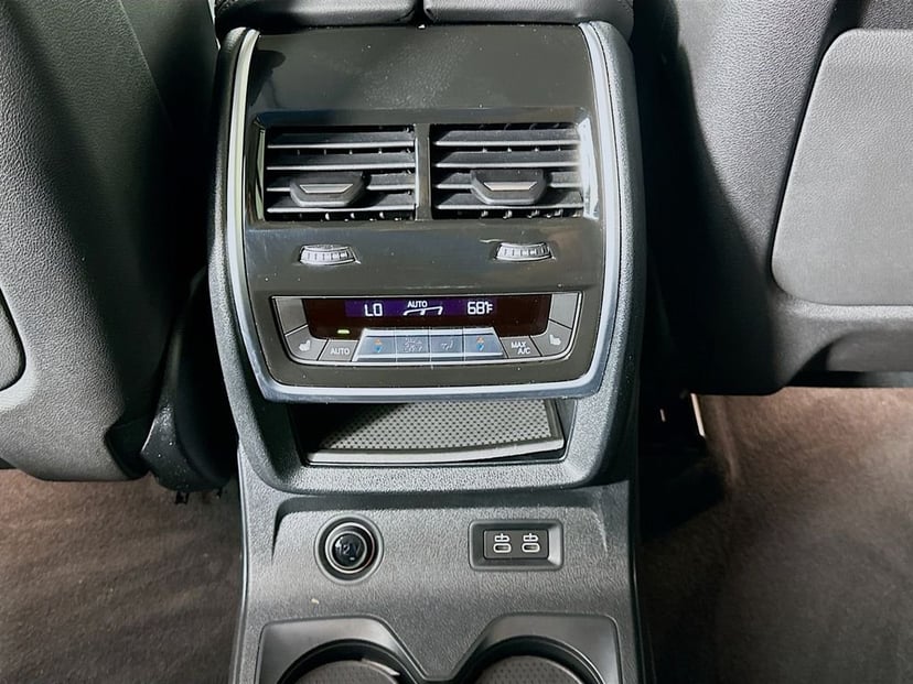 2023 BMW X7 - Image 26