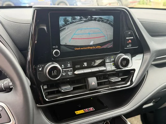 2025 Toyota Highlander - Image 13