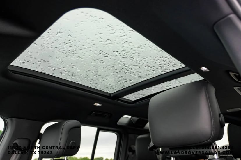 2026 Land Rover Defender 110 - Image 4