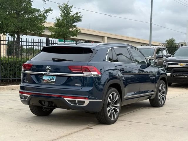 2022 Volkswagen Atlas Cross Sport - Image 4