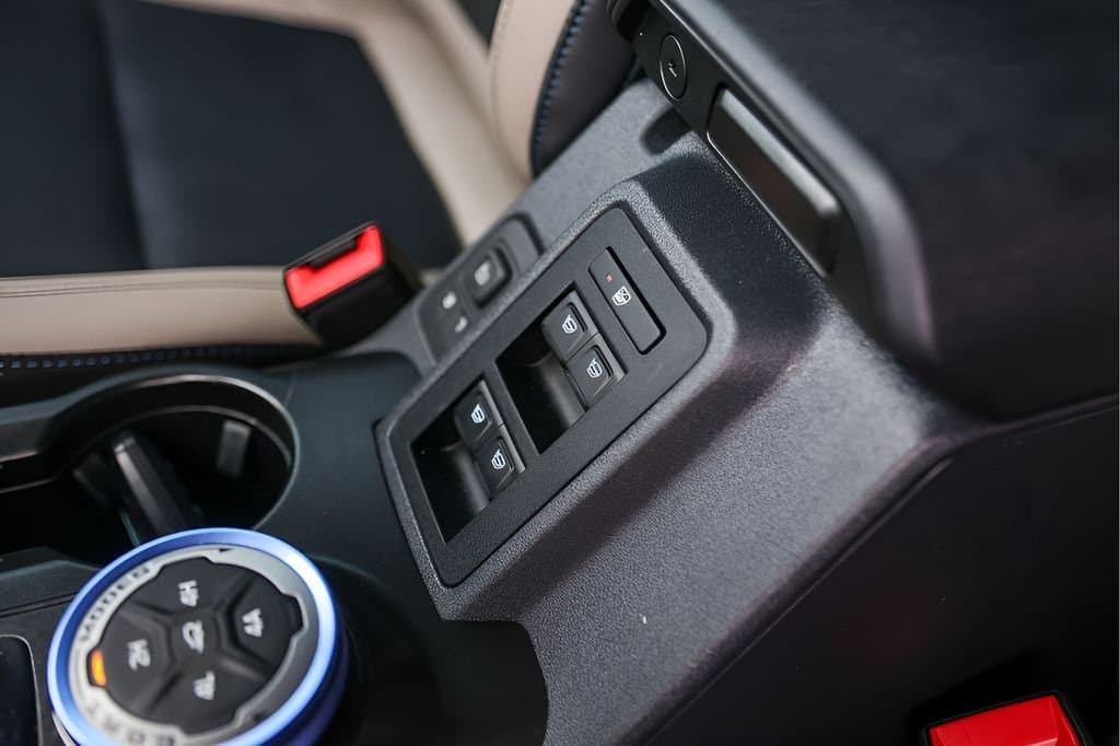 2023 Ford Bronco - Image 22