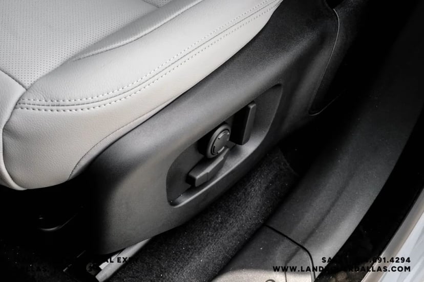 2026 Land Rover Range Rover Velar - Image 29