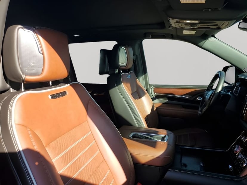 2023 GMC Yukon - Image 15