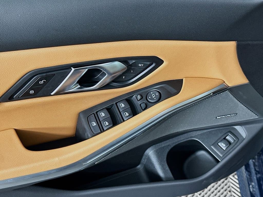 2025 BMW 3 Series - Image 20