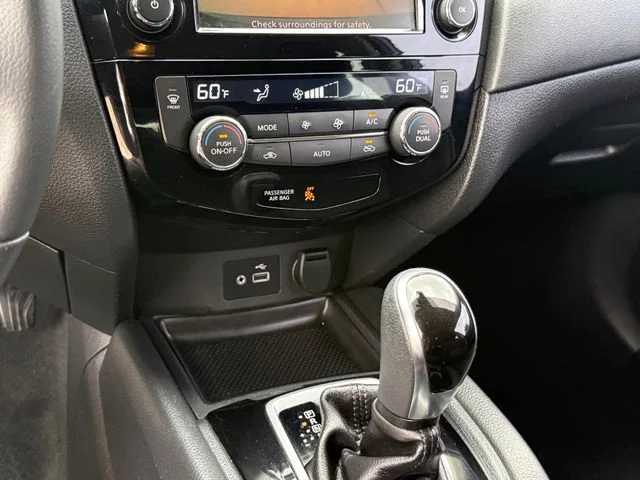 2019 Nissan Rogue - Image 17