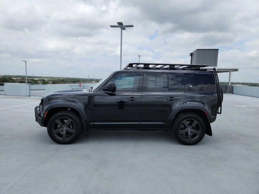 2024 Land Rover Defender - Image 4