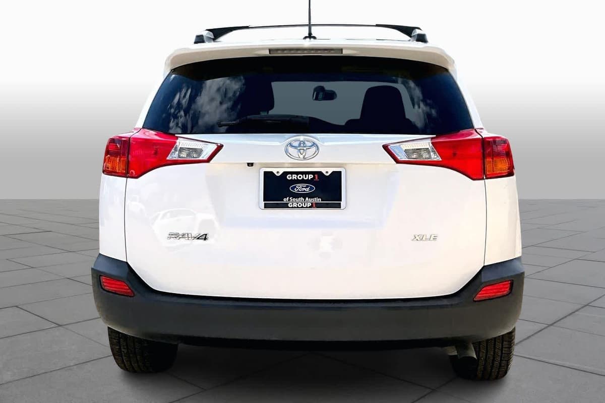 2013 Toyota RAV4 - Image 8