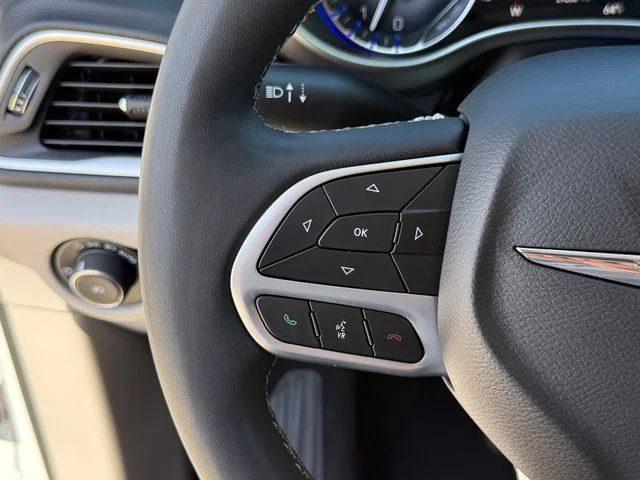 2024 Chrysler Pacifica - Image 13