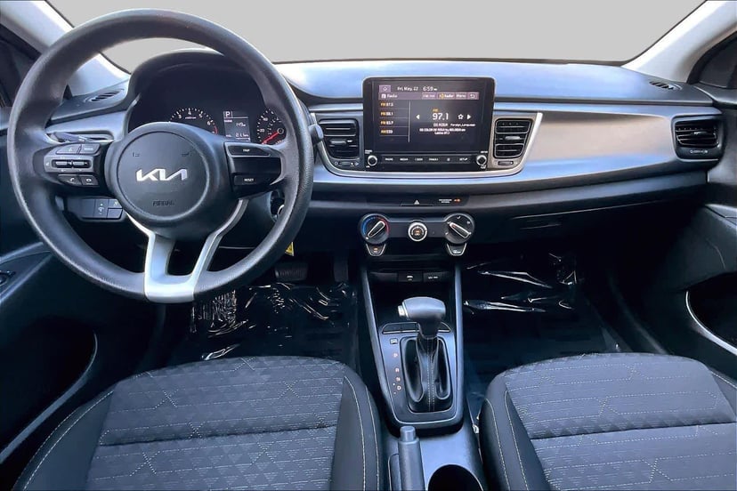 2022 Kia Rio - Image 15