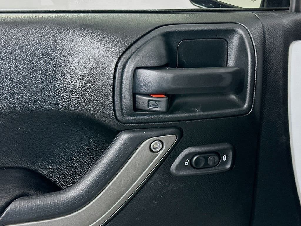 2018 Jeep Wrangler JK - Image 16