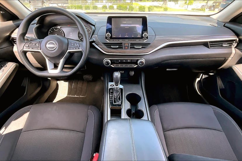 2025 Nissan Altima - Image 16