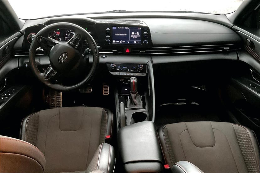 2022 Hyundai Elantra - Image 16