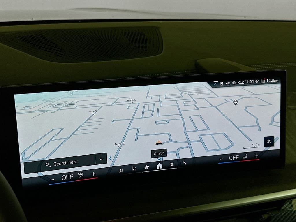 2025 BMW X7 - Image 12