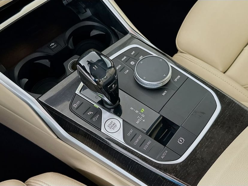 2021 BMW 3 Series - Image 17
