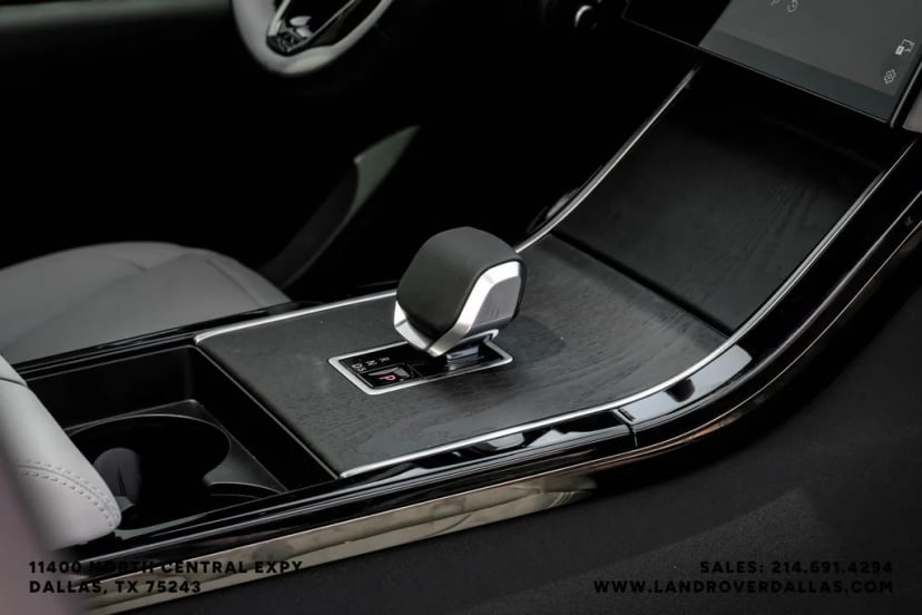 2026 Land Rover Range Rover Velar - Image 18