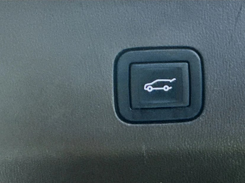 2022 GMC Yukon - Image 32