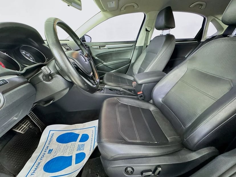2017 Volkswagen Passat - Image 25