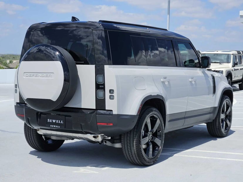 2026 LAND ROVER Defender 110 - Image 5