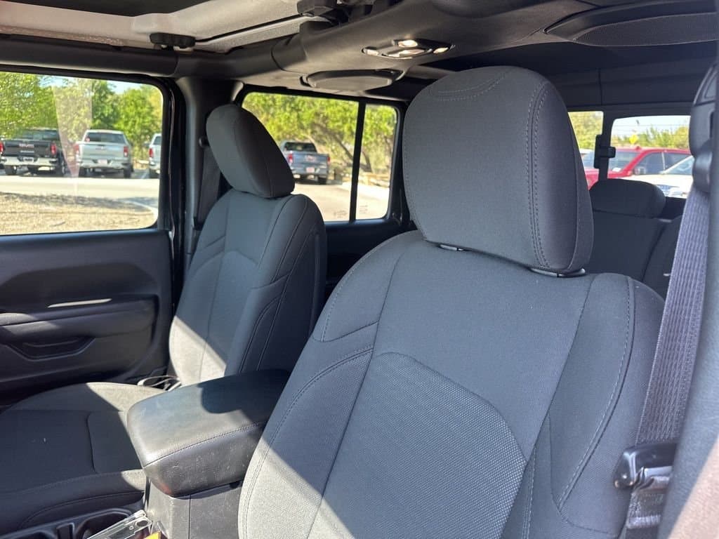 2022 Jeep Gladiator - Image 26