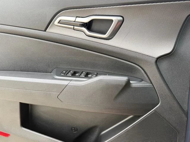 2025 Kia Sportage - Image 21