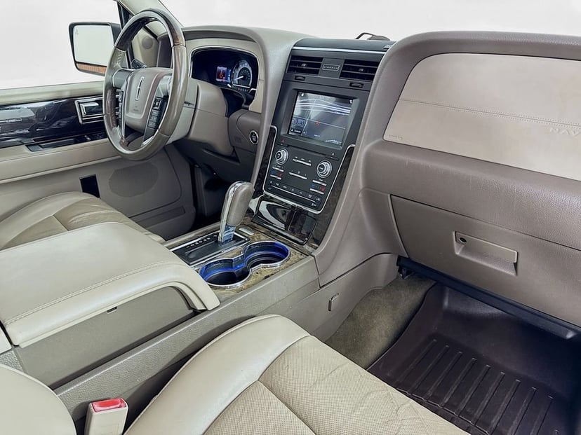 2017 Lincoln Navigator - Image 39