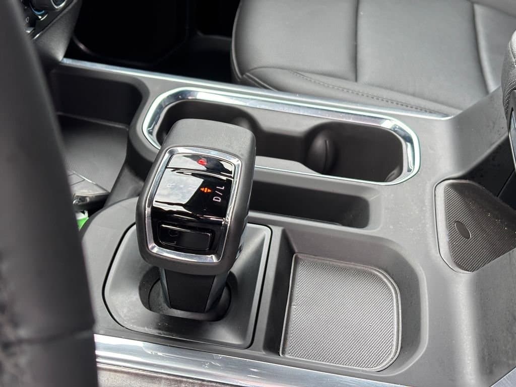 2025 Chevrolet Silverado 1500 - Image 12