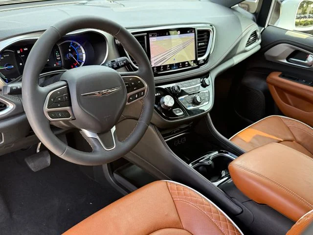 2024 Chrysler Pacifica Hybrid - Image 8