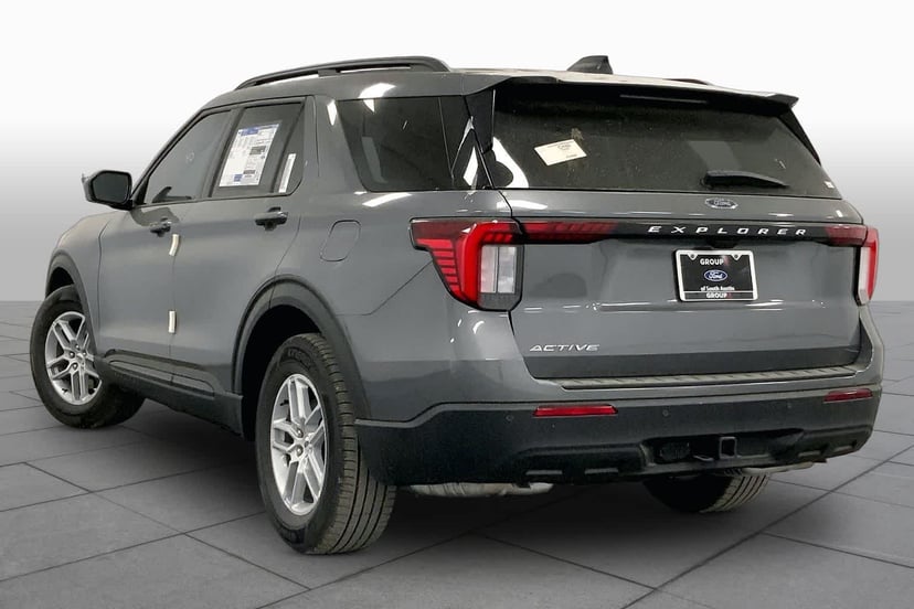 2026 Ford Explorer - Image 11