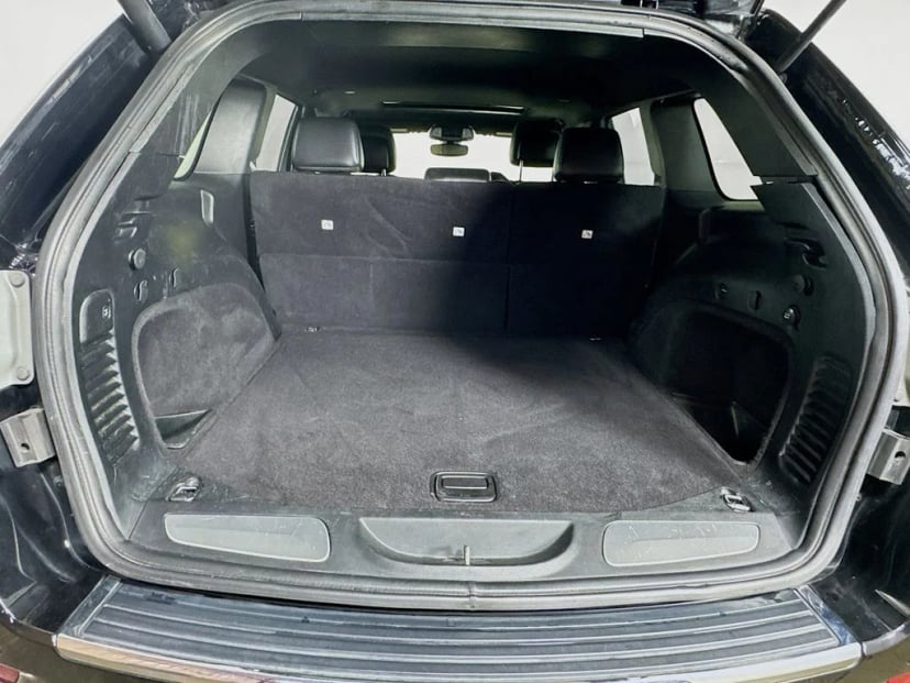 2019 Jeep Grand Cherokee - Image 30