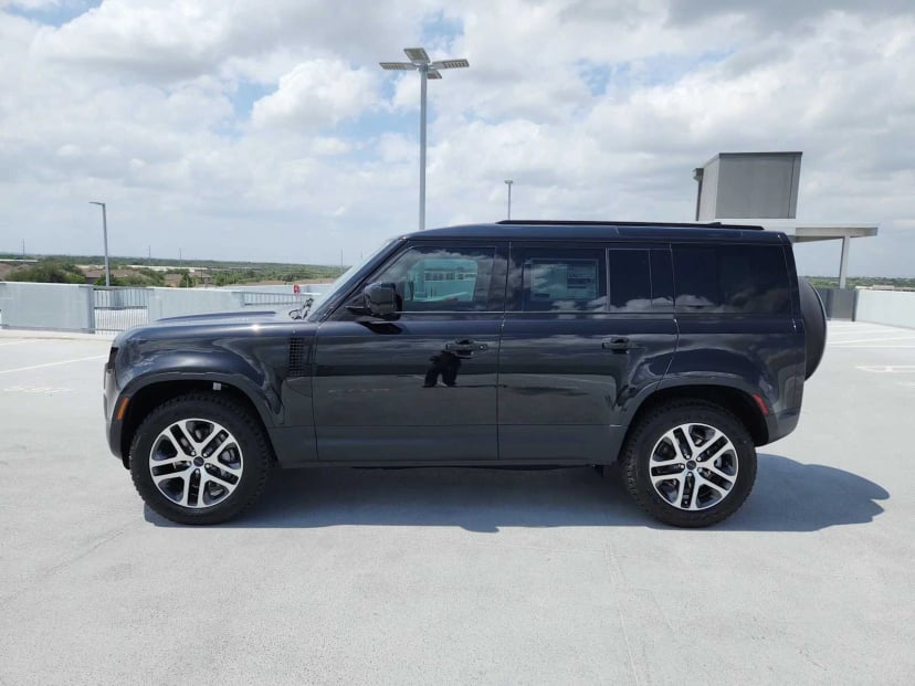 2026 LAND ROVER Defender 110 - Image 4