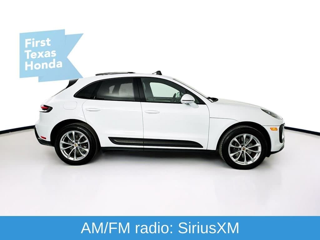 2024 PORSCHE Macan - Image 9