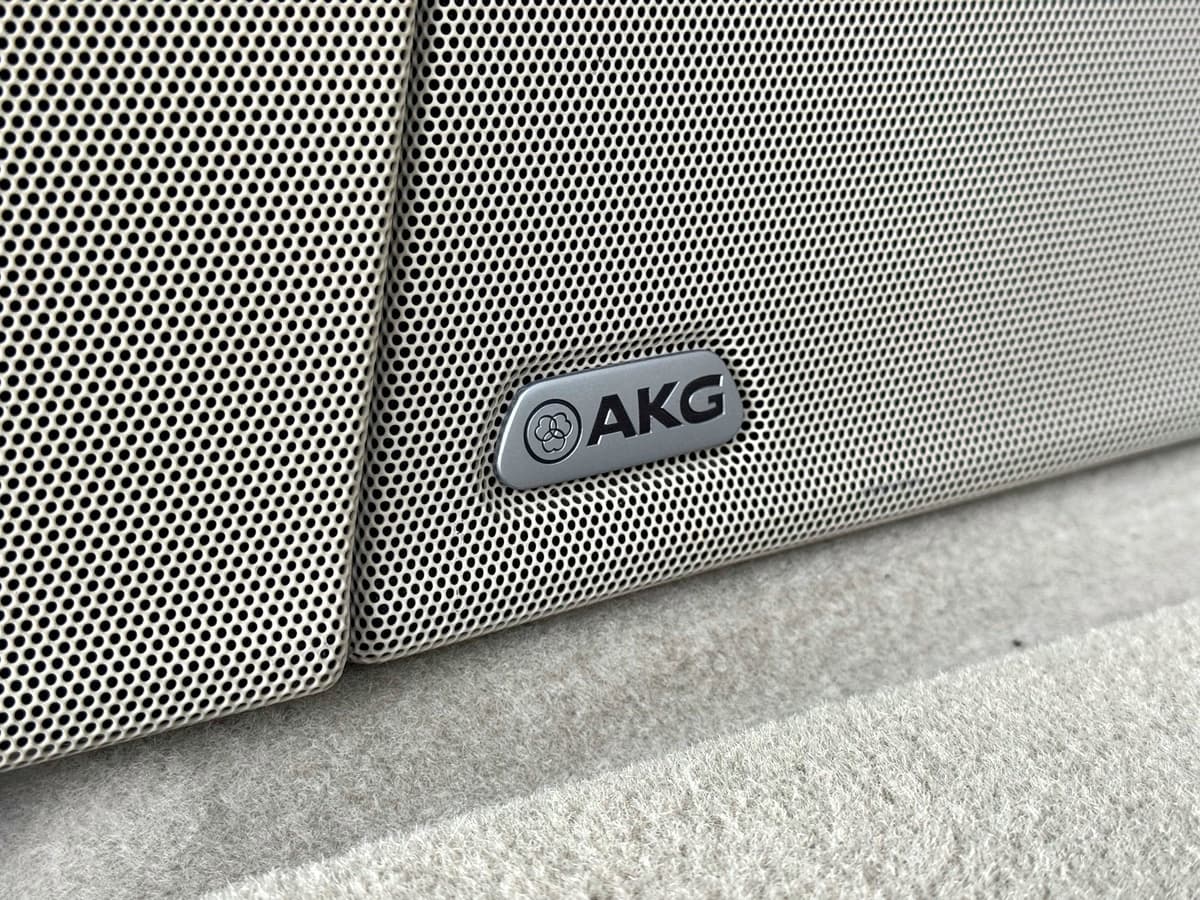 2021 Cadillac Escalade - Image 10