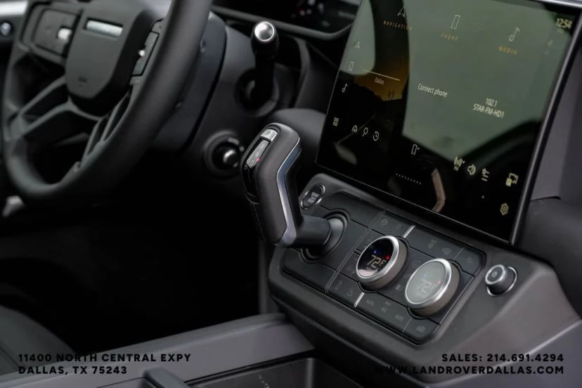 2026 Land Rover Defender 110 - Image 24