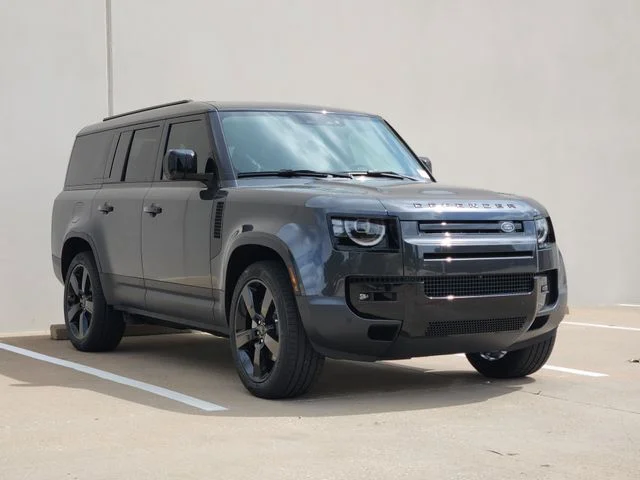 2026 Land Rover Defender 130 - Image 3