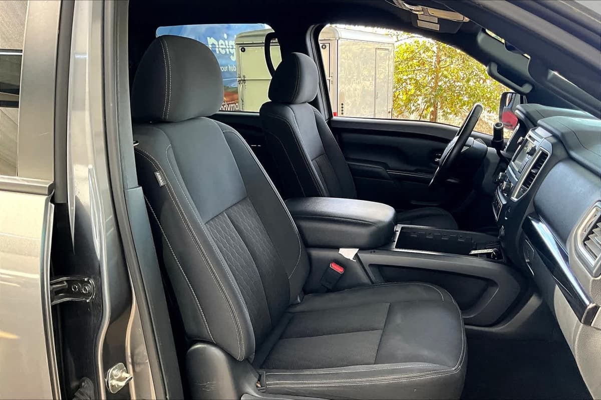 2019 Nissan Titan - Image 9