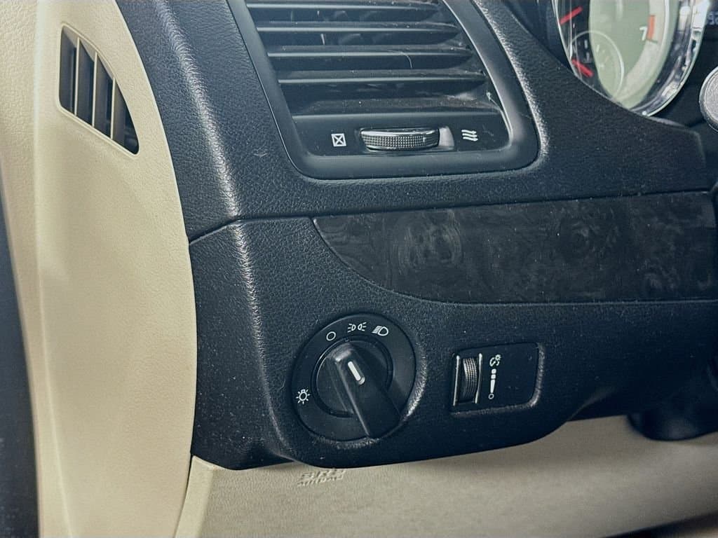 2012 DODGE Grand - Image 11