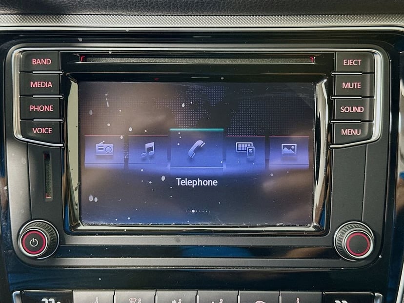 2017 Volkswagen Passat - Image 14