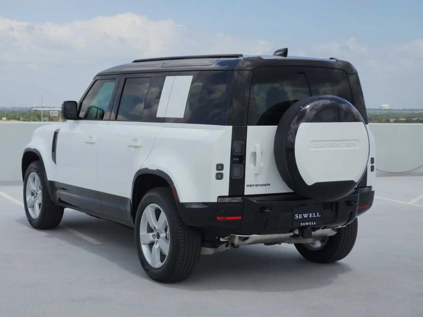 2026 LAND ROVER Defender 110 - Image 7
