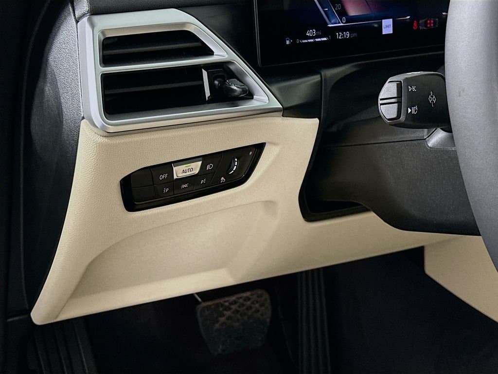 2025 BMW 4 Series - Image 10