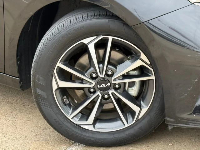 2023 Kia Forte - Image 2