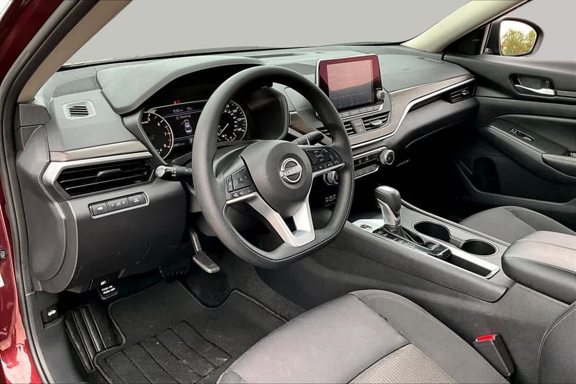 2025 Nissan Altima - Image 18