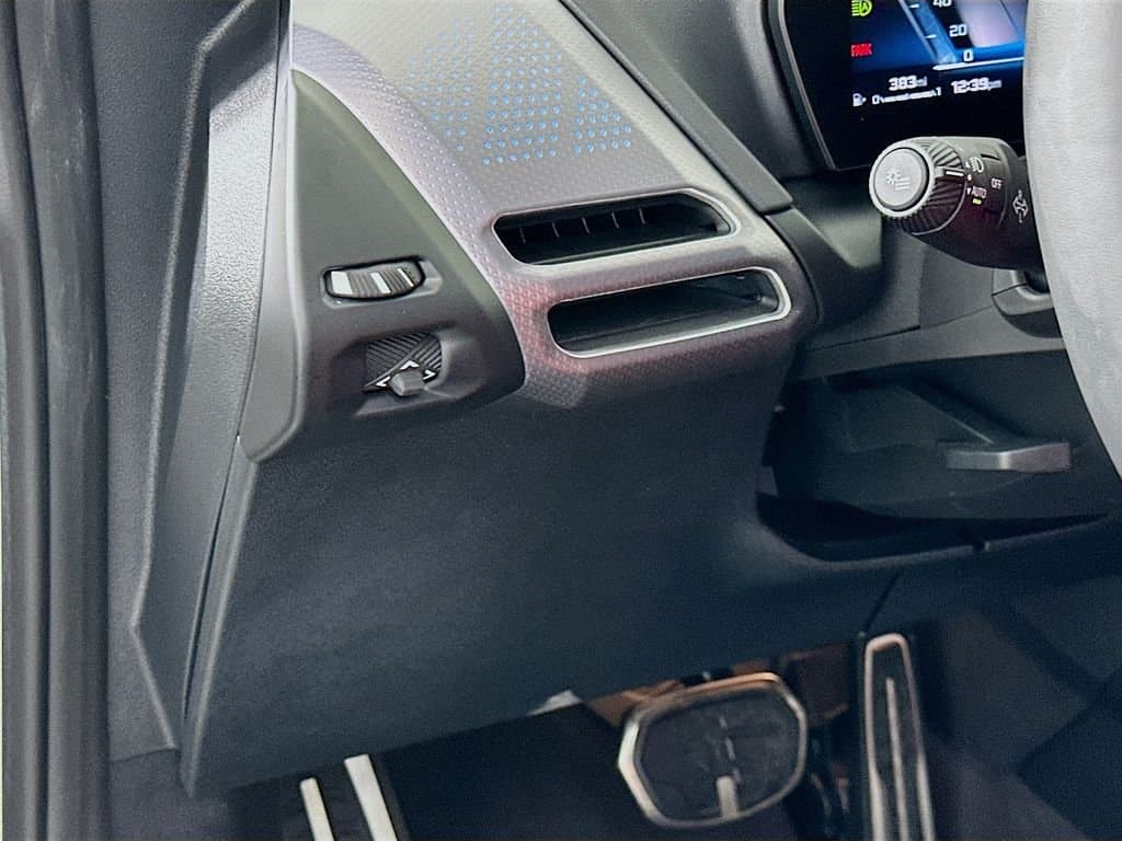 2025 BMW 2 Series - Image 10