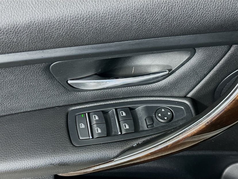 2016 BMW 3 Series - Image 18