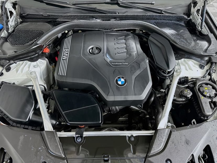 2023 BMW 5 Series - Image 31
