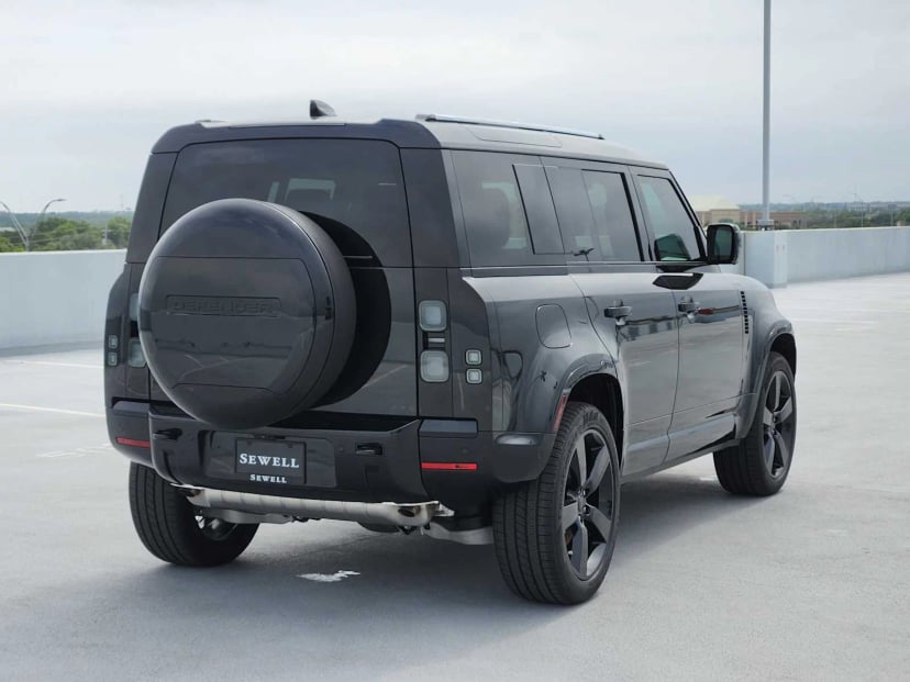 2026 LAND ROVER Defender 110 - Image 7