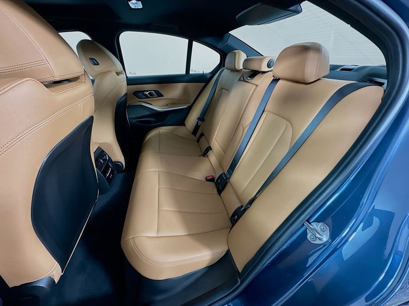 2025 BMW 3 Series - Image 25