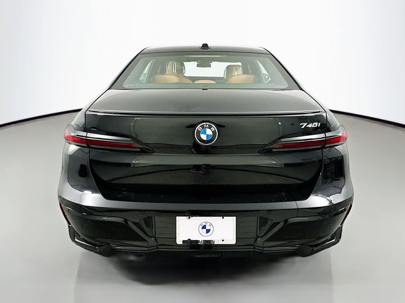 2025 BMW 7 Series - Image 6