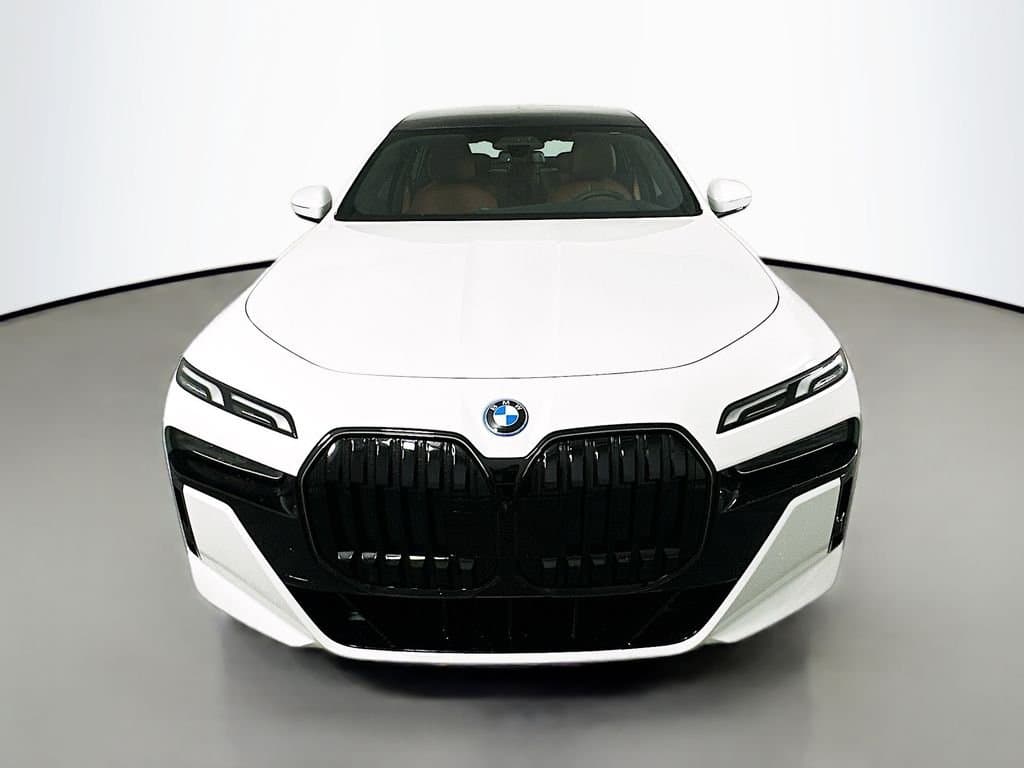 2025 BMW 7 Series - Image 2