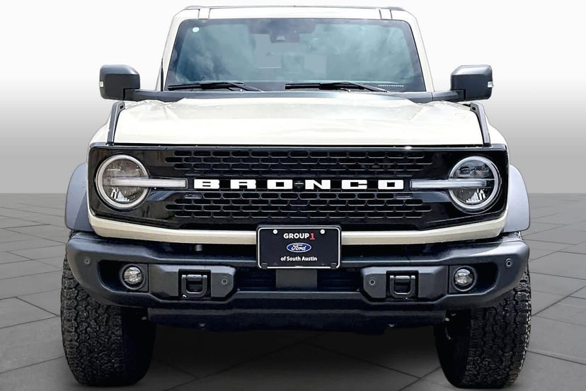 2025 Ford Bronco - Image 2